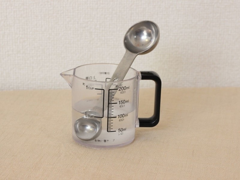 重曹水の作り方:水は40度くらいまでのぬるま湯にすると溶けやすいです