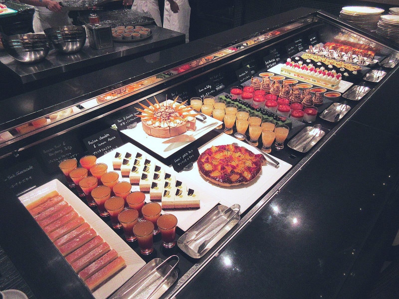 ウェスティンホテル東京「ザ・テラス」 デザートアトリエのブッフェ台
