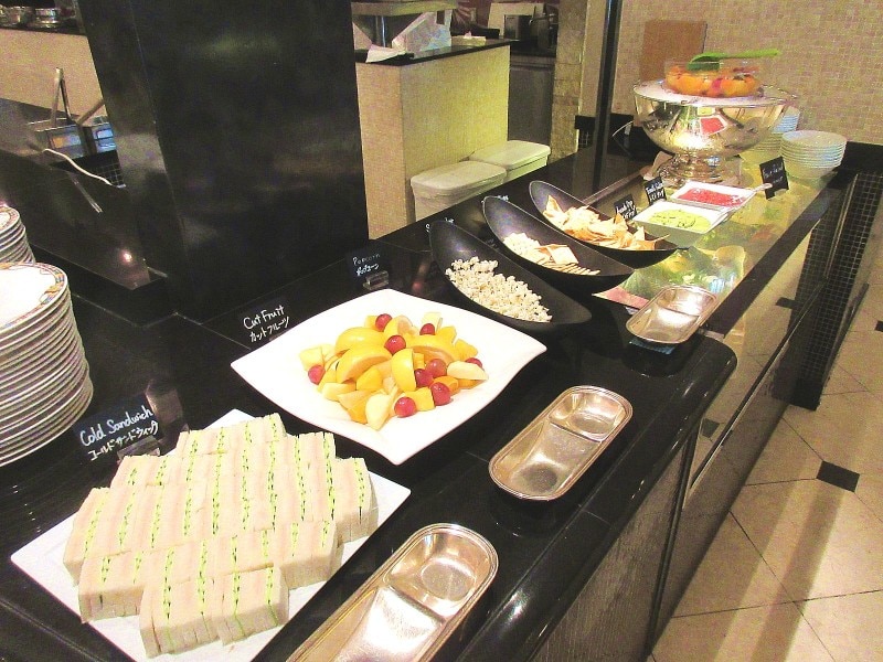 ウェスティンホテル東京「ザ・テラス」 軽食のブッフェ台