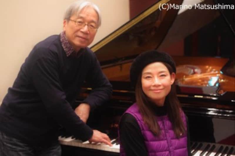 (左)佐藤允彦・慶應義塾大学卒業後、米国バークリー音楽院に留学、作・編曲を学ぶ。帰国後は多数のアルバム制作に携わり、国際ジャズ・フェスにも多数出演。(右)土居裕子・愛媛県出身。東京芸術大学卒業後「音楽座」主演女優として活躍。その後『サウンド・オブ・ミュージック』等の舞台に出演、ディズニー映画『ポカホンタス』吹替え等でも活躍。(C)Marino Matsushima