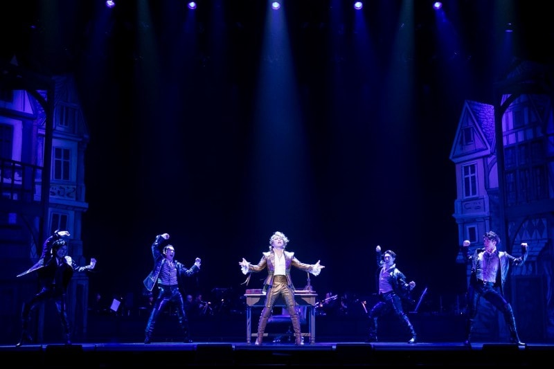 『サムシング・ロッテン』写真提供:エイベックス・エンタテインメント