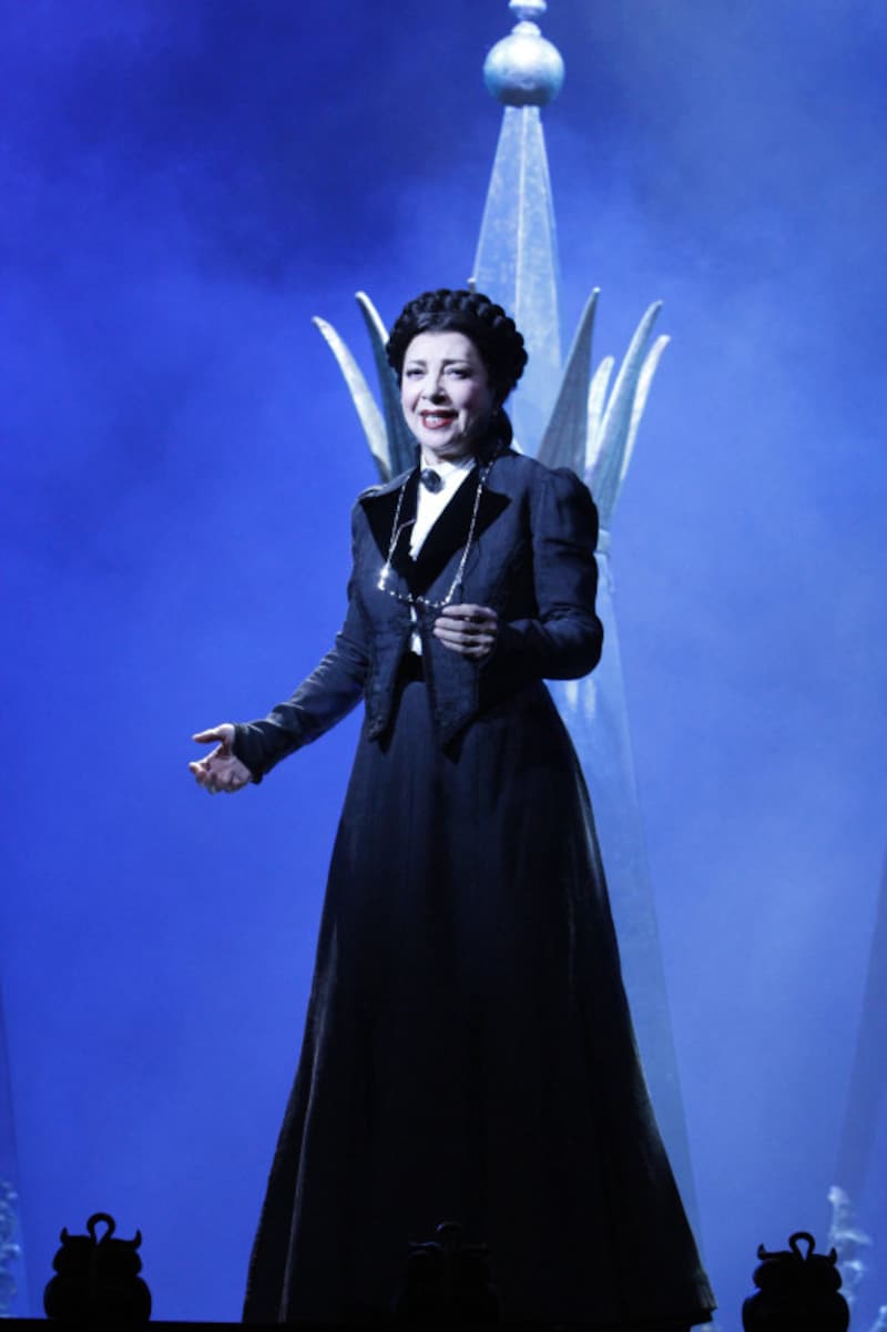 『ラブ・ネバー・ダイ』マダム・ジリー（鳳蘭）（2014年公演より）写真提供：ホリプロ