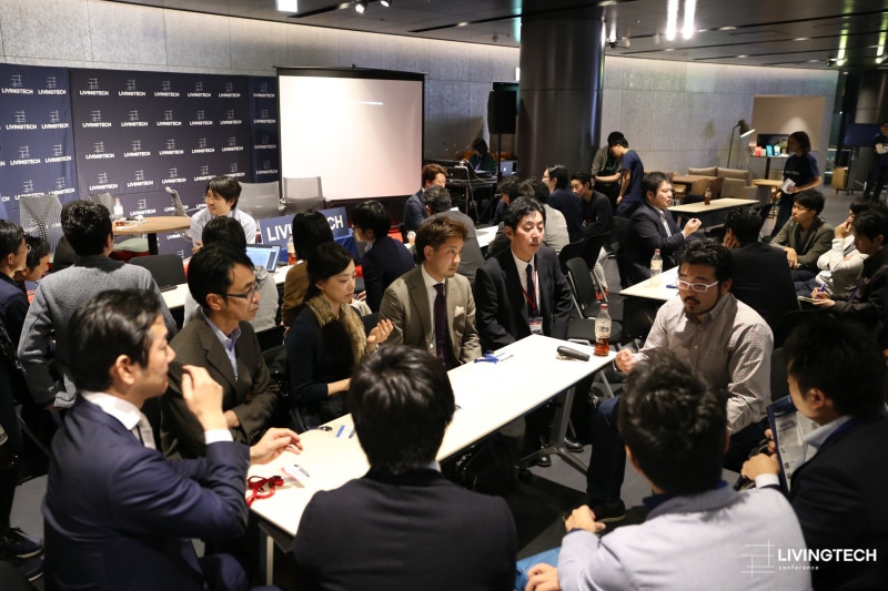 セッションの合間にも、登壇者と参加者が一体となって議論が繰り広げられた