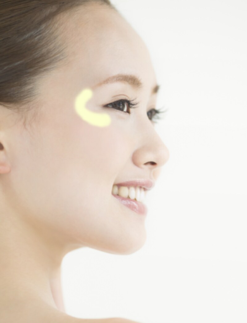 Cゾーンへのオイルハイライトでハリ感UP＆たるみ印象を解消！