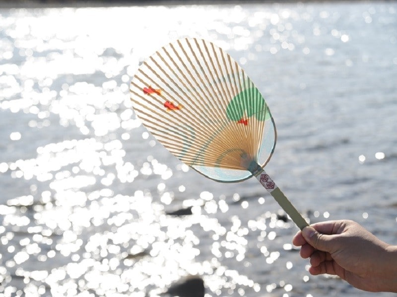 見た目も美しい伝統工芸品「みずうちわ」