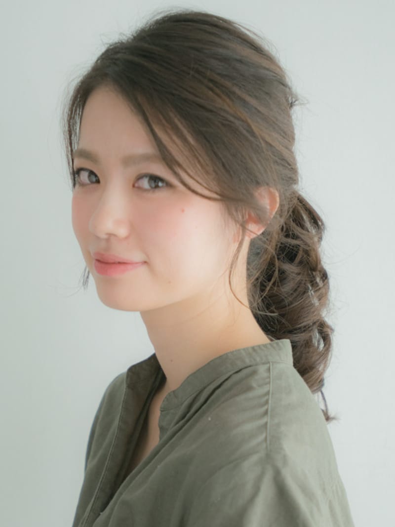小顔に見せる髪型！ カット不要の簡単ヘアアレンジ