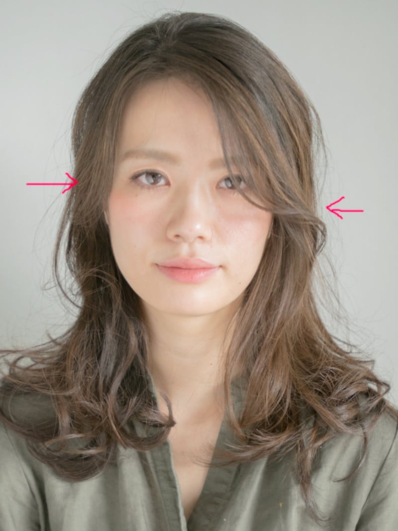 前髪は内巻きではなく後ろに流れるように