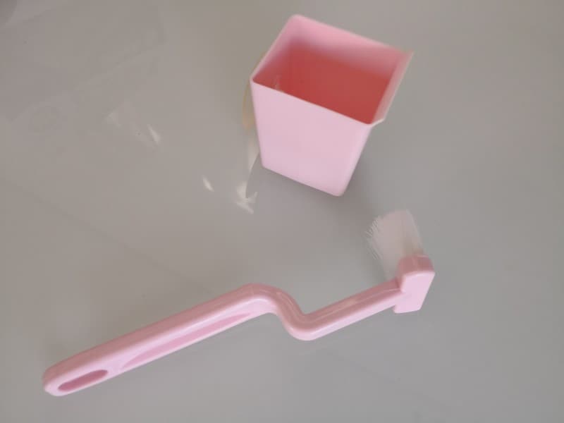 ダイソーのおすすめグッズ2：トイレブラシL型