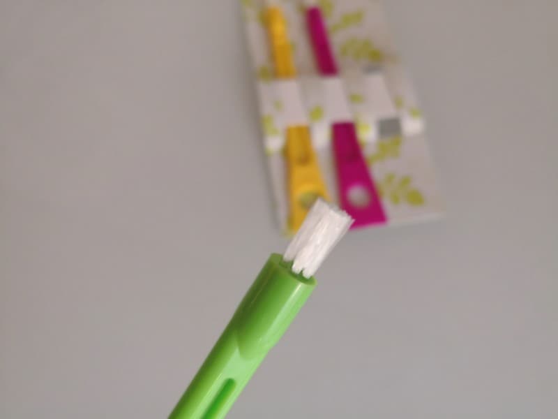 ダイソーのおすすめグッズ12：水筒の小さな穴も掃除できるブラシ