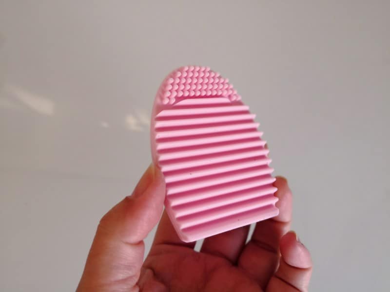 ダイソーのおすすめグッズ13：シリコン洗濯板