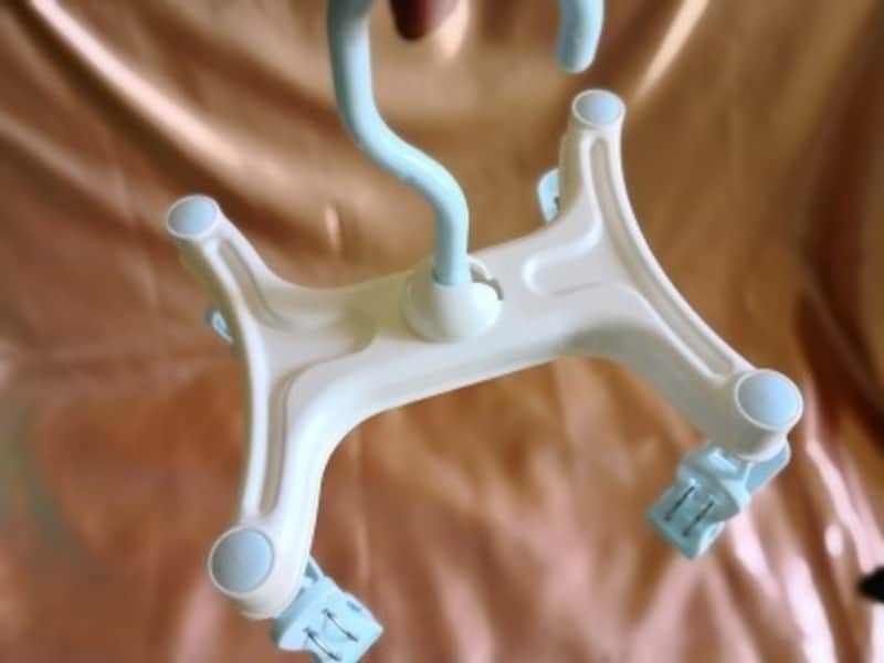 ダイソーのおすすめグッズ14：ズボンが早く乾くハンガー