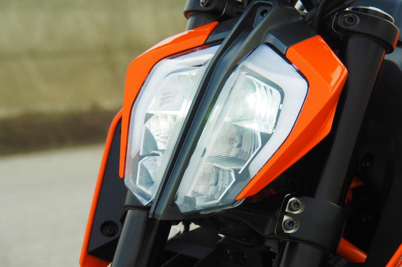 390DUKEのヘッドライトデザイン