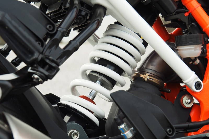 390DUKEのリアサスペンション。ホワイトパワー製。