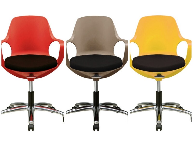 『獣になれない私たち』で主人公が働くオフィスで使われたぽポゴチェア。カラフルでIT企業らしいイマドキ感がドラマの雰囲気にもマッチ