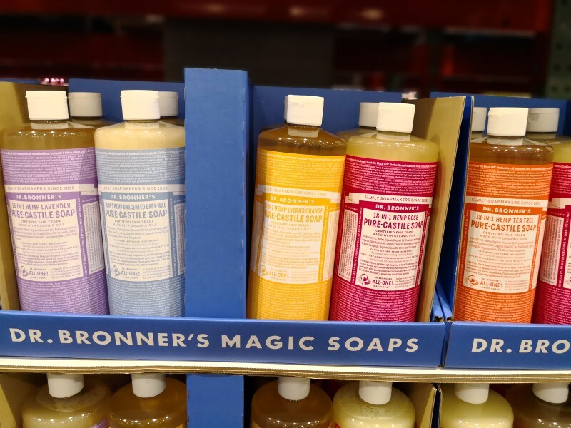 コストコのおすすめ日用品10：ドクターブロナー マジックソープ（全身洗浄料）