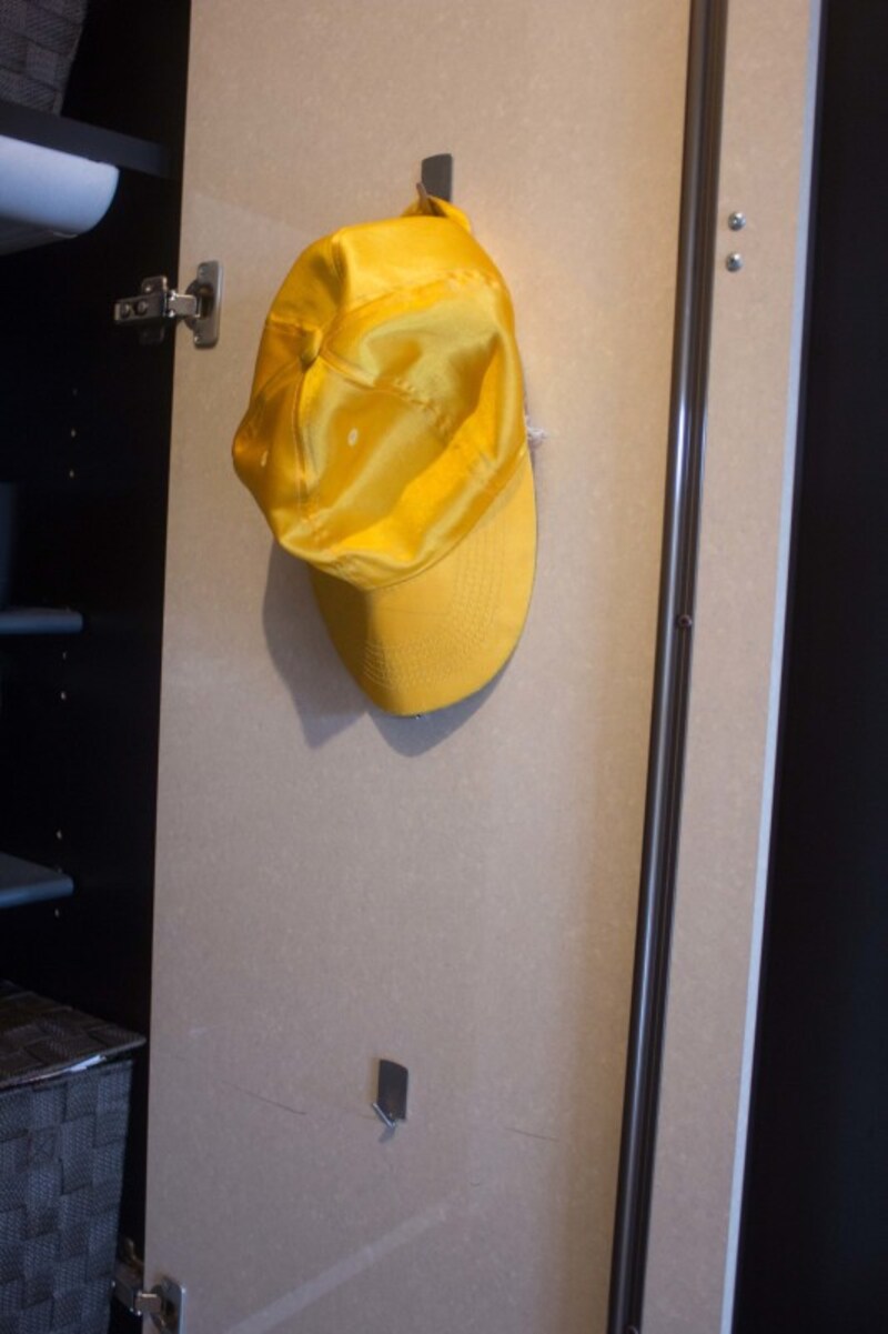 扉の裏には薄いタイプのフックがおすすめ