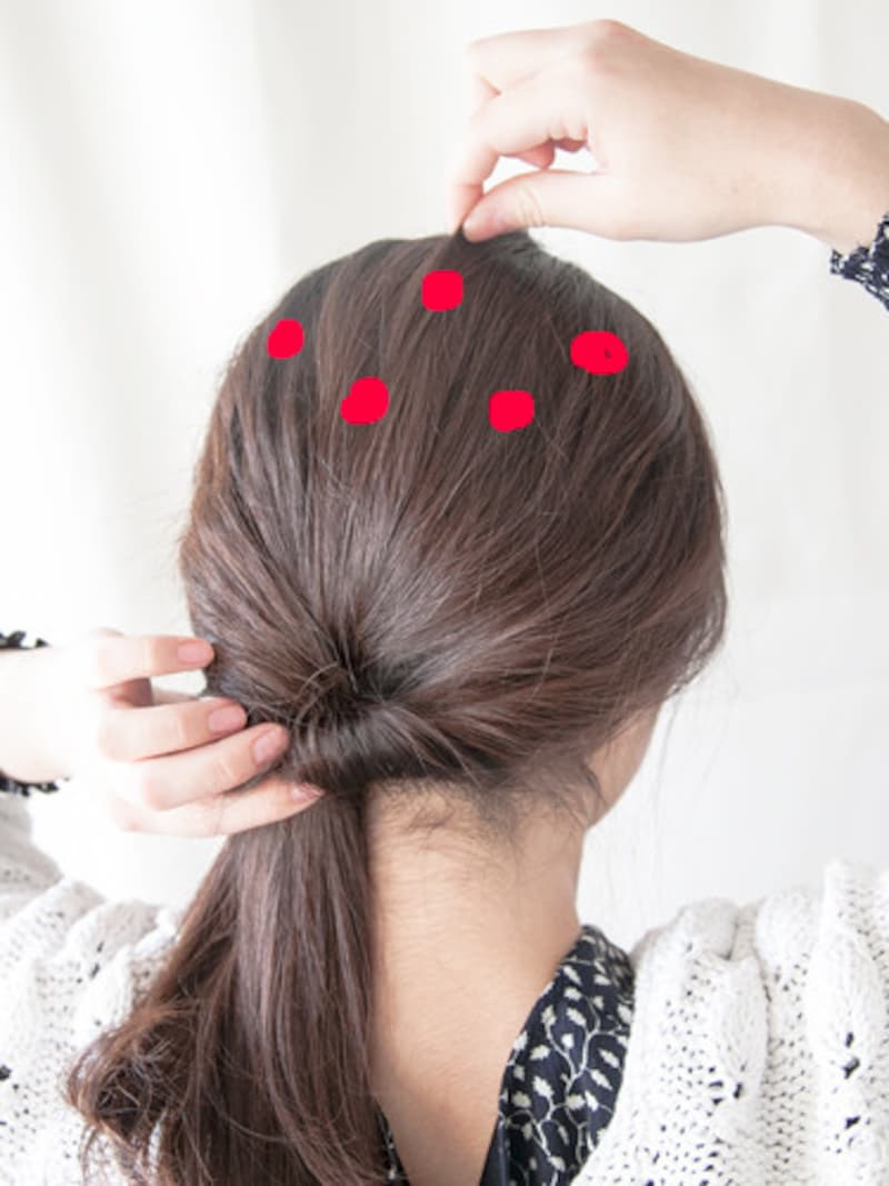 指先でつまんで引っ張り出す