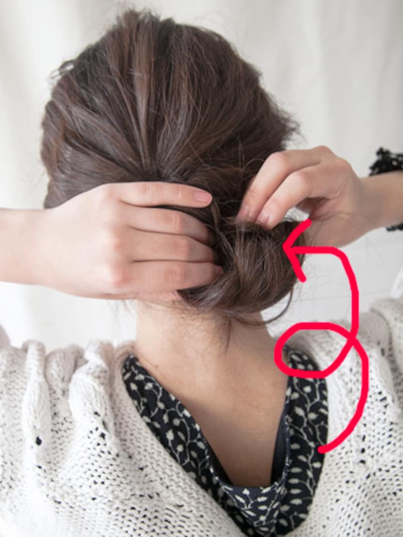 右寄りに毛先を巻き込む