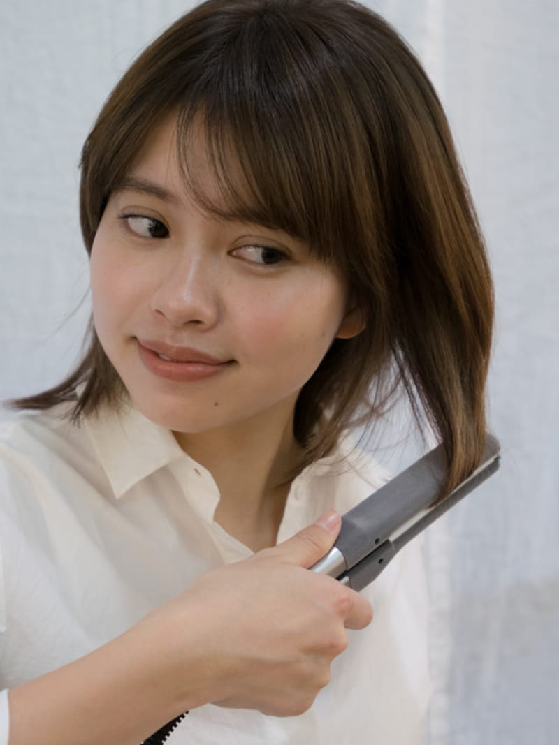 手首を少し返し、自然な丸みを出す