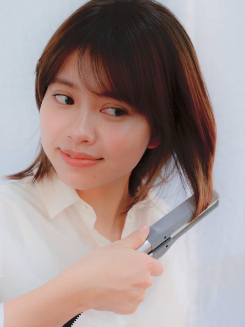 手首を少し返し、自然な丸みを出す