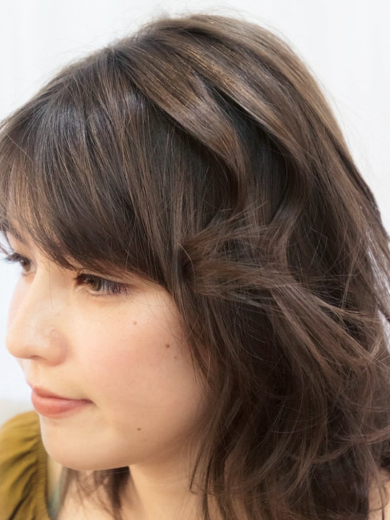 バックと逆サイドの表面の髪も同様に巻いておく