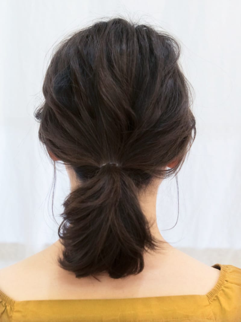 ゆるめにうねった毛束が立体的で、こなれた印象になる