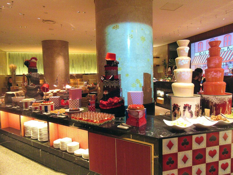 ヒルトン東京 アイランド型のブッフェ台