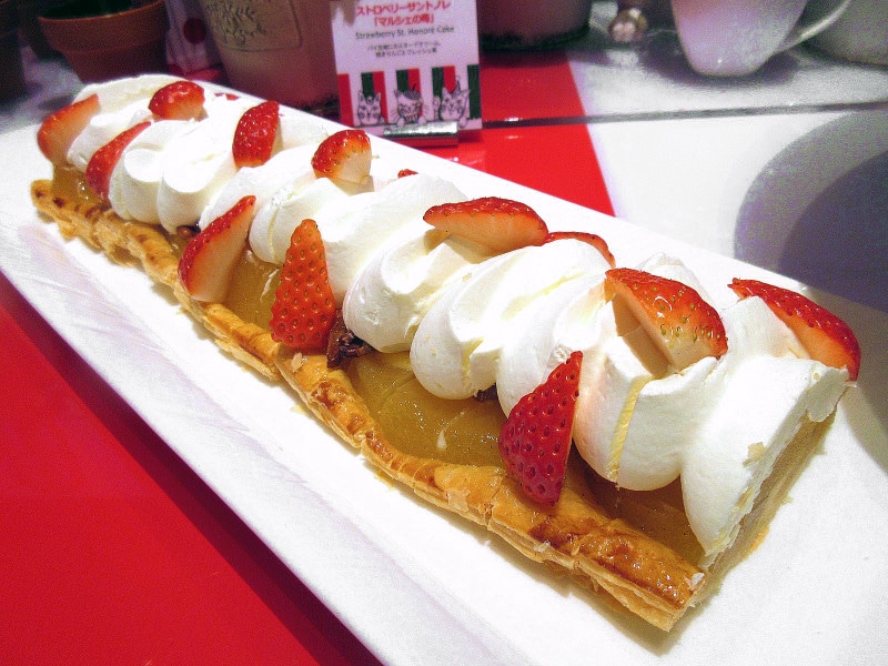 ヒルトン東京 ストロベリーサントノレ「マルシェの苺」