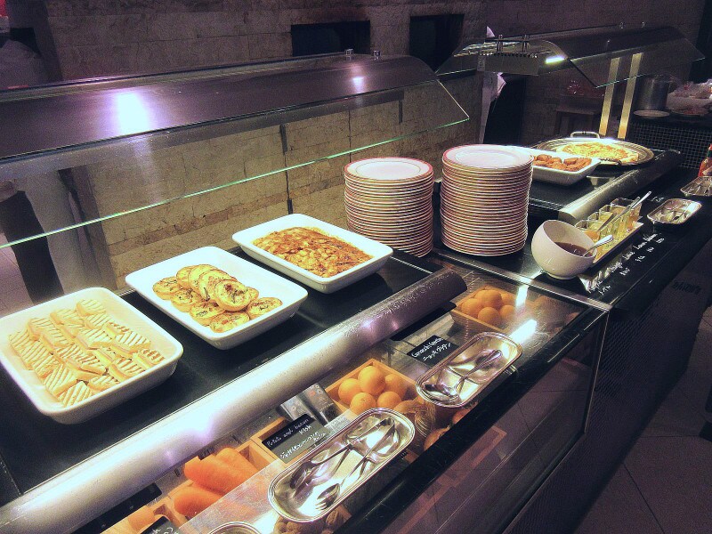 ウェスティンホテル東京 軽食のブッフェ台