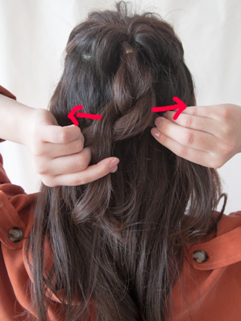 指先でつまむように崩す