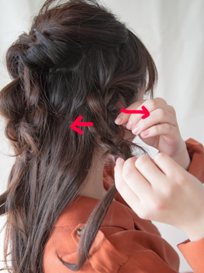 指先でつまんで崩す