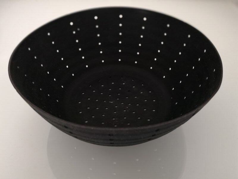 セリアのおすすめグッズ2:絞れるシリコンざる