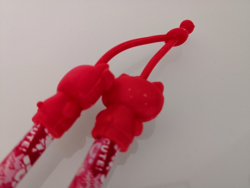 セリアのおすすめグッズ7:取り外し可能なシリコンベルトつき!ハローキティの菜箸