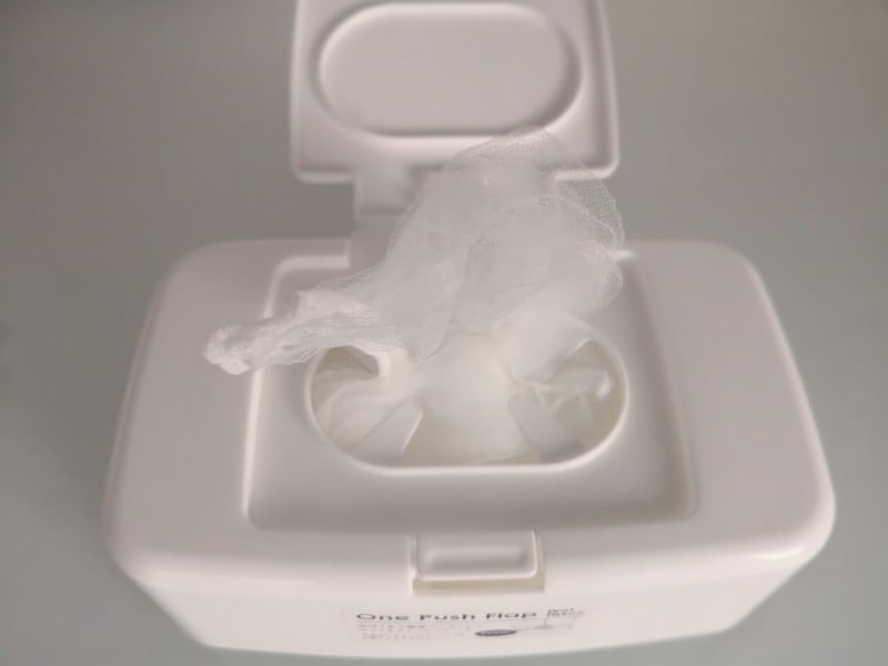 セリアのおすすめグッズ8:水切りネット収納にジャストフィット!セリアのウェットティッシュケース