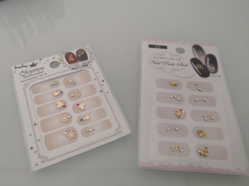 セリアのおすすめグッズ12:季節にあわせたネイルシール