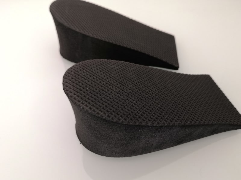 セリアのおすすめグッズ19:いつもの靴で背が高くなれる!ヒールアップパッド