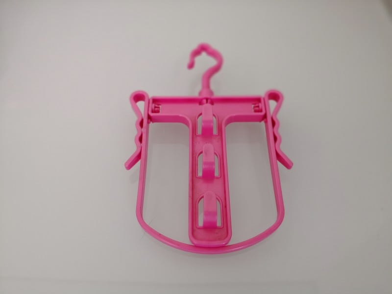 セリアのおすすめグッズ20:フードも早く乾くパーカーハンガー