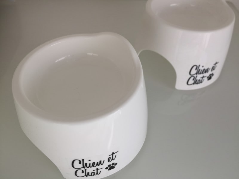 セリアのおすすめグッズ28:高さがある猫の器