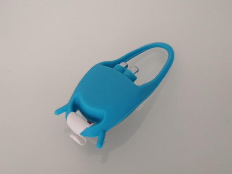 セリアのおすすめグッズ29:取り外しが簡単な自転車ライト