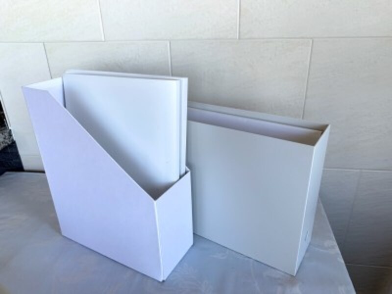 ファイルボックスには縦型（写真左）と横型（写真右）がある