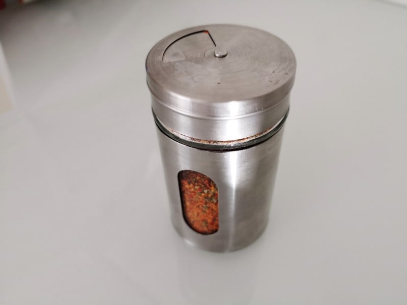 キャンドゥおすすめ商品6:3つのサイズの穴がある調味料ボトル