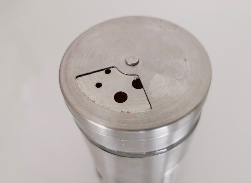 キャンドゥおすすめ商品6:3つのサイズの穴がある調味料ボトル