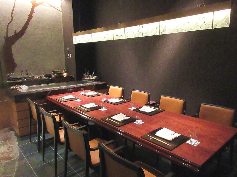 TOKYO KAIKAN 會 向かい合わせテーブルの個室