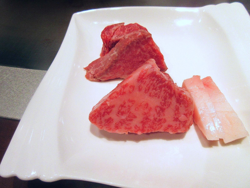 TOKYO KAIKAN 會 手前がサーロイン、奥がフィレ