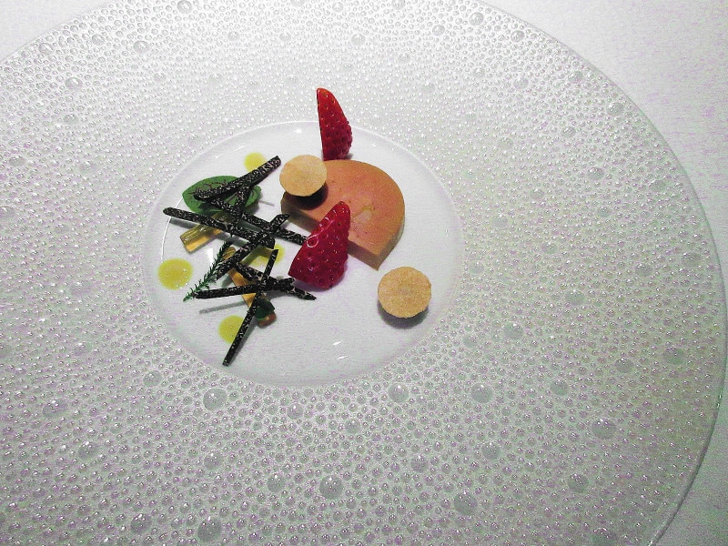 レストラン プルニエ スーラール社 鴨フォア・グラのテリーヌとコンソメのチューブ グリオットチェリーと黒トリュフのマルムラード