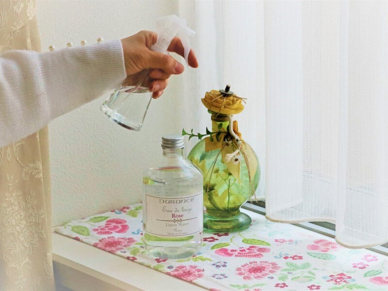 カーテンやソファなどの布製品への香り付けにも使えます。