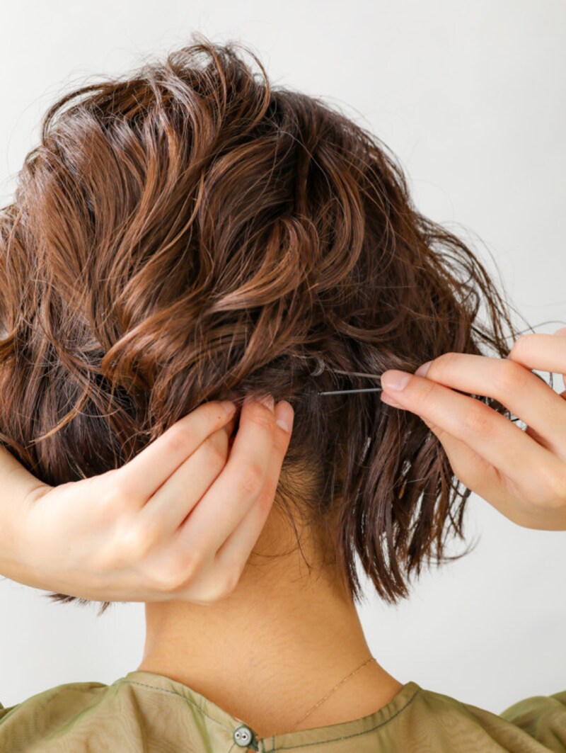 毛束を上に持ち上げるようにふんわりと
