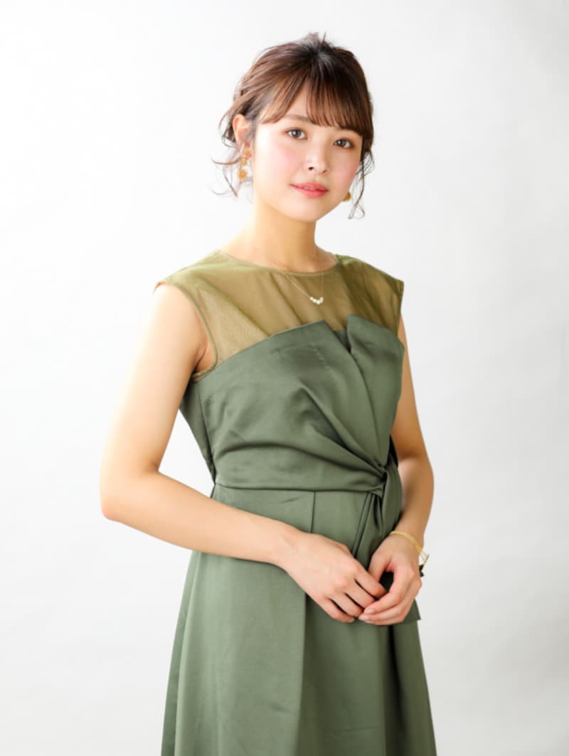 ビスチェ風のロングワンピースでスタイルアップ