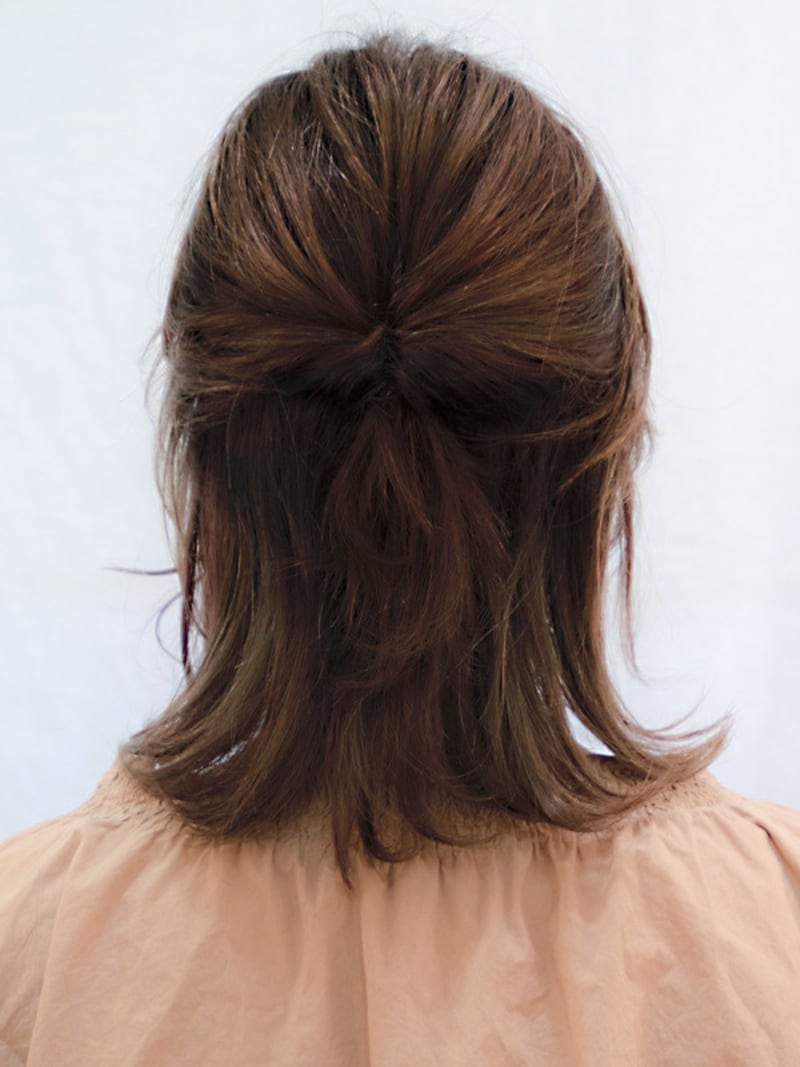 くるりんぱした結び目はほぐすことで自然に隠れる