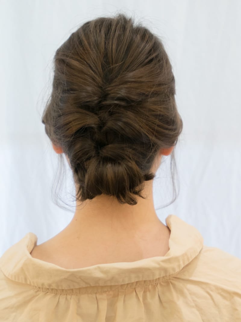 ミディアムヘアアレンジ3段くるりんぱ×メッシーバン